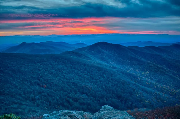 Západ slunce nad blue ridge mountains — Stock fotografie