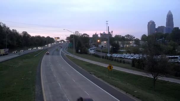 Ochtend zonsopgang in een stad van charlotte nc usa — Stockvideo