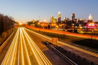 Sabahın erken saatlerinde Charlotte City 'nin üzerinde gökyüzü