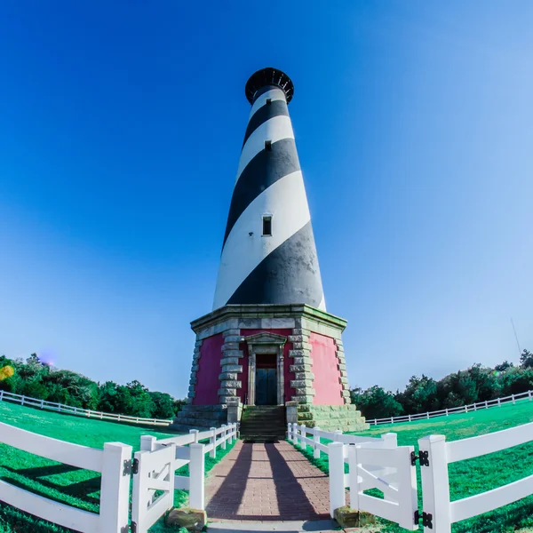 Çapraz siyah ve beyaz çizgili cape hatteras işaretle — Stok fotoğraf