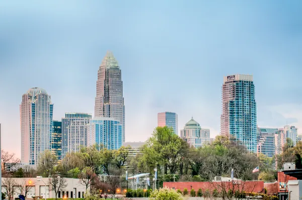 Alba del mattino presto sopra Charlotte città skyline centro — Foto Stock