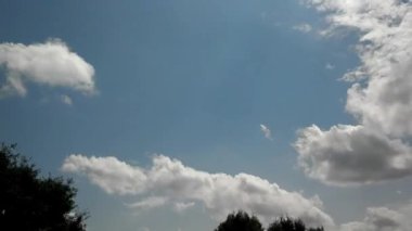 hızlı hareket eden bulutlar timelapse