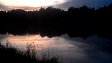 gün batımından önce uzak bir göl