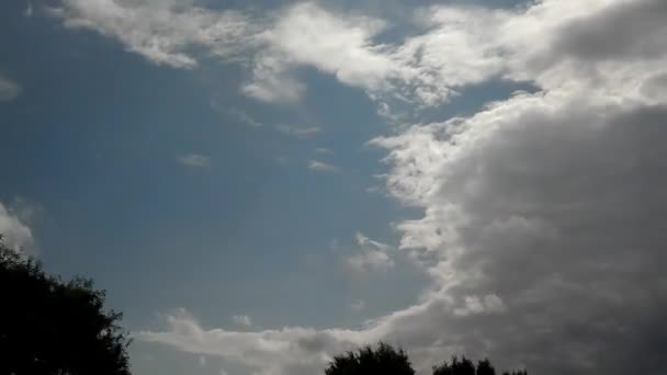 Hızlı hareket eden bulutlar timelapse — Stok video