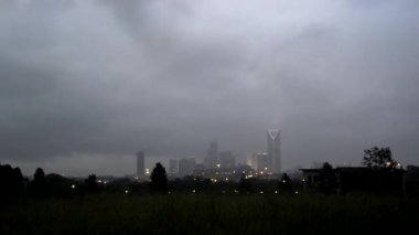 akşam timelapse ile fırtına bulutları içinde charlotte nc