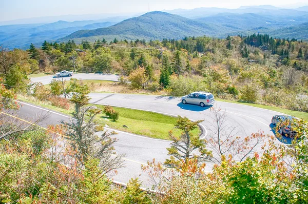 Estrada sinuosa na montanha avô Carolina do Norte — Fotografia de Stock