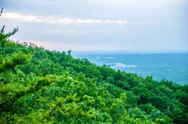 Belle vue aérienne sur le paysage de la montagne crowders près de gaz — Photo