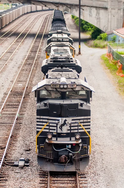 Slow moving Coal wagons on railway tracks — Stock Photo, Image