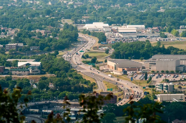 Roanoke virginia city skyline an einem sonnigen Tag — Stockfoto