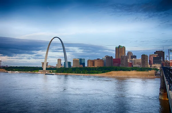 Early morning Cityscape of St. Louis skyline in Missouri state — Stock Photo, Image