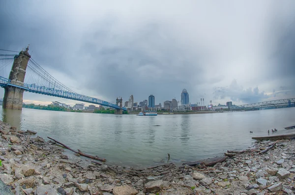 Cincinnati skyline. Image of Cincinnati skyline and historic Joh — Stock Photo, Image