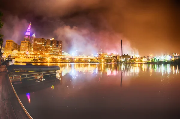 Cleveland. afbeelding van cleveland centrum 's nachts — Stockfoto