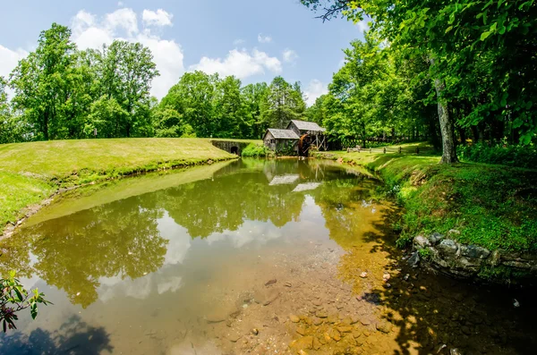 Historische edwin b. mabry-schrotmühle (mabry-mühle) in ländlicher virgini — Stockfoto