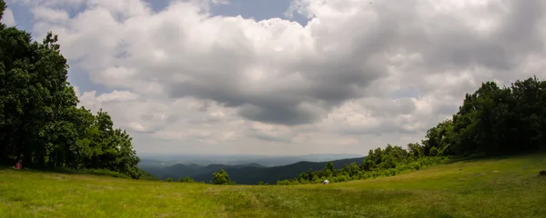 Paisagens ao longo do parque de cumeeira azul na virginia ocidental — Fotografia de Stock