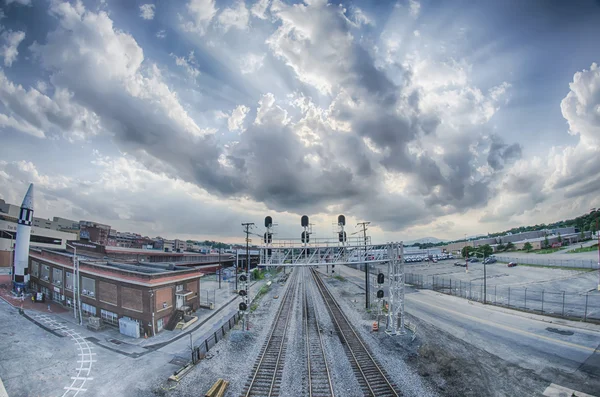 Roanoke virginia city skyline im Gebirgstal — Stockfoto