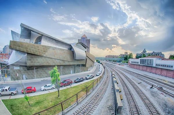 Roanoke virginia city skyline in de vallei van de berg van appalach — Stockfoto