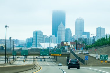 Pittsburgh pa skyline bulutlu gün