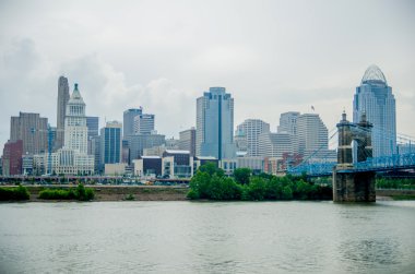 Cincinnati manzarası ve tarihi john a. roebling süspansiyon brid