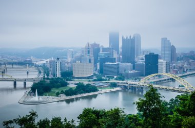Pittsburgh pa skyline bulutlu gün