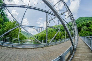 New river Köprüsü Manzaralı