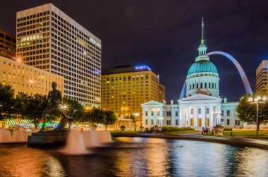 St. louis downtown skyline binalar gece