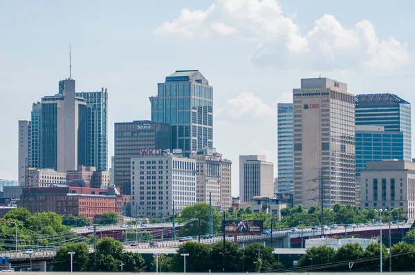 Nashville, Tennessee skyline centro da cidade e ruas — Fotografia de Stock