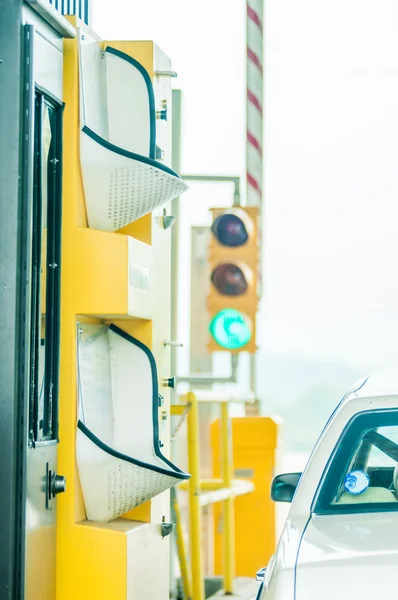 Paying highway road toll — Stock Photo, Image