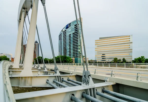 Columbus ohio skyline en de binnenstad straten in de late namiddag — Stockfoto