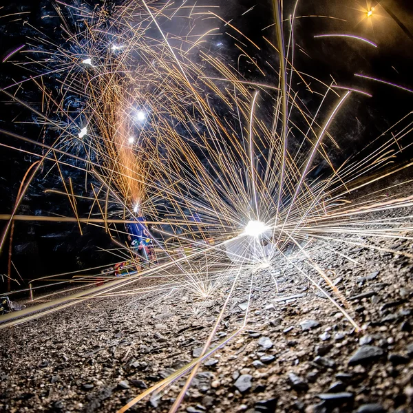 Feuerwerk zu Hause in einer Einfahrt — Stockfoto