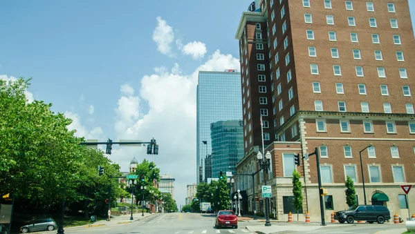 มุมมองของ Nnoxville Tennessee ในเมืองในวันที่แดด — ภาพถ่ายสต็อก