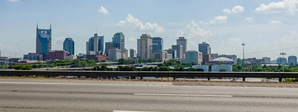Nashville, tennessee centrum skyline en straten — Stockfoto