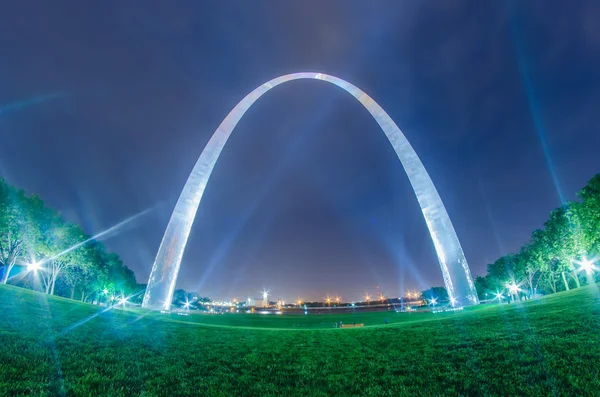 Arco de entrada de Saint Louis y skyline centro —  Fotos de Stock