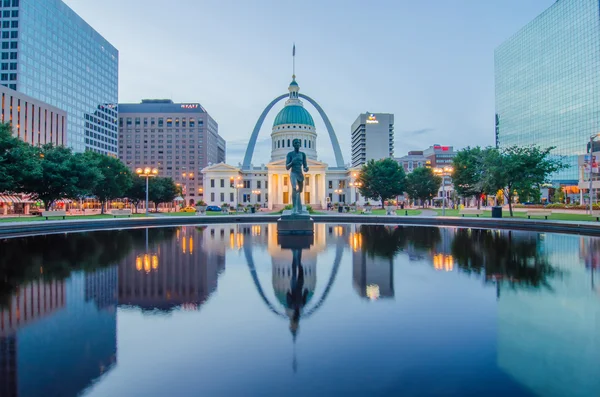 St. Louis downtown skyline buildings at night — Stock Photo, Image