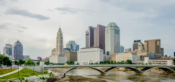 Columbus ohio Panorama a centra města ulice v pozdním odpoledni Royalty Free Stock Fotografie