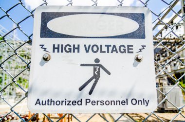 siyah ve beyaz tehlike trespassers uzak bu substati sizi uyarır.