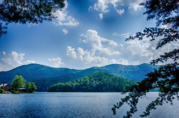グレート ・ スモーキー山脈ノースカロライナ州湖 santeetlah — ストック写真