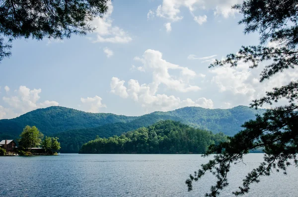 Jezioro santeetlah w great smoky mountains nc — Zdjęcie stockowe