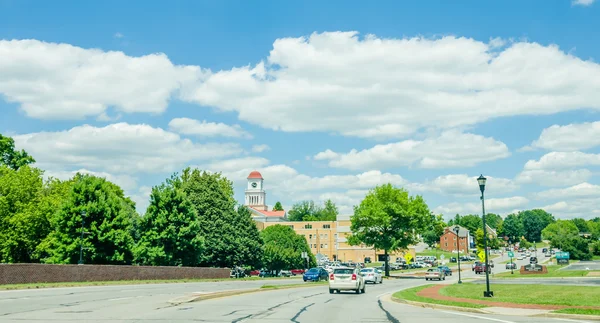 Condução em ruas em Maryville, Tennessee . — Fotografia de Stock