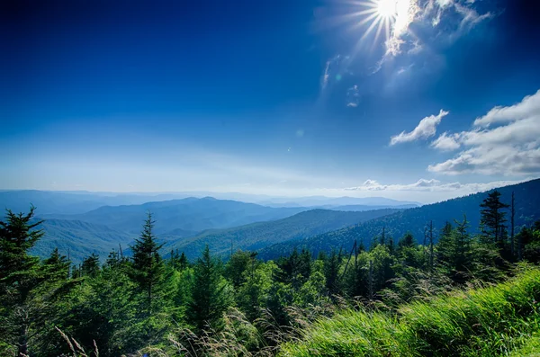 En bred vy av great smoky mountains från toppen av clingma — Stockfoto