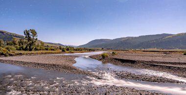 Soda Butte Creek, Lamar Nehri 'nin Yellowstone Ulusal Parkı' ndaki ana kollarından biridir.