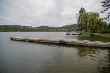 Spokane yakınlarındaki uzun gölde tekneyle Washington State 'e düştü.