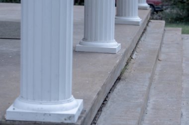 Eski kilise binası detaylarının onarılması gerekiyor.