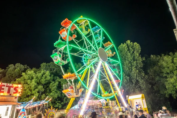 Riesenrad Leuchtet Nachts Auf Landesmesse — Stockfoto