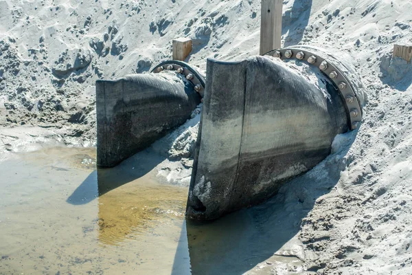 Водопроводные Трубы Гигантского Диаметра Пляже — стоковое фото