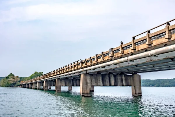 Autobahnbrücke Über Den See — Stockfoto