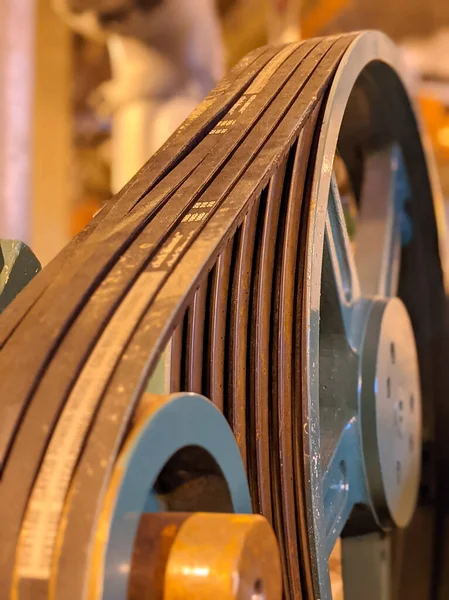 Lourd Moteur Industriel Électrique Avec Entraînement Par Courroie — Photo