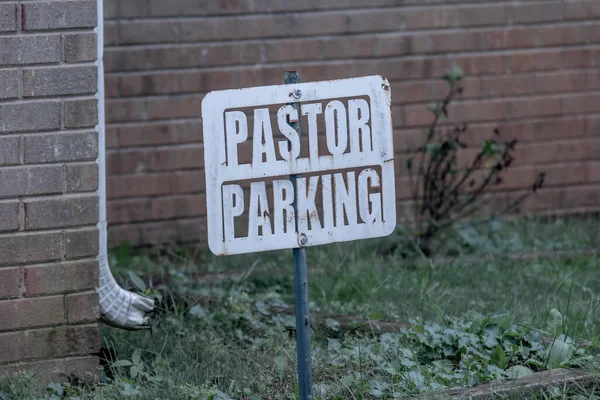 Pastor Parking Sign Old Church — Stock Photo, Image