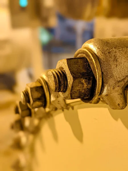 工業プラント内に見られる機器 ケーブル及び配管 — ストック写真