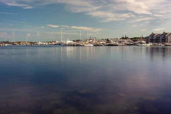 Kustlinje Och Vatten Nära Newport Rhode — Stockfoto