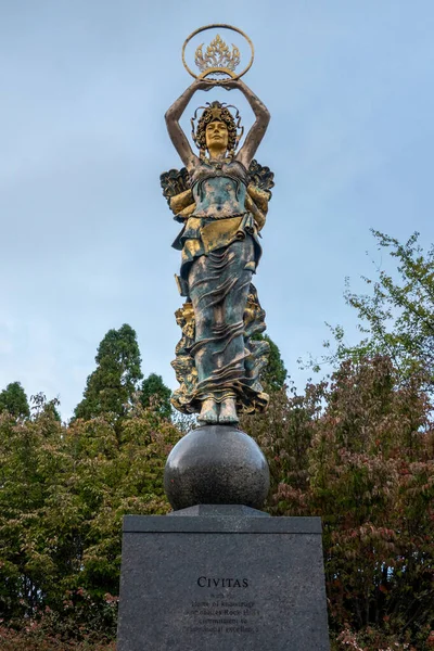 Estátuas Civitas São Belas Esculturas Pés Altura Que Estão Cruzamento — Fotografia de Stock